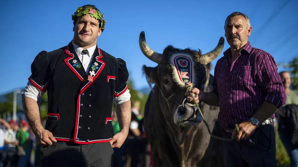 Empfang im Video. Hier wird Schwingerkönig Armon Orlik zu Hause in Maienfeld gefeiert