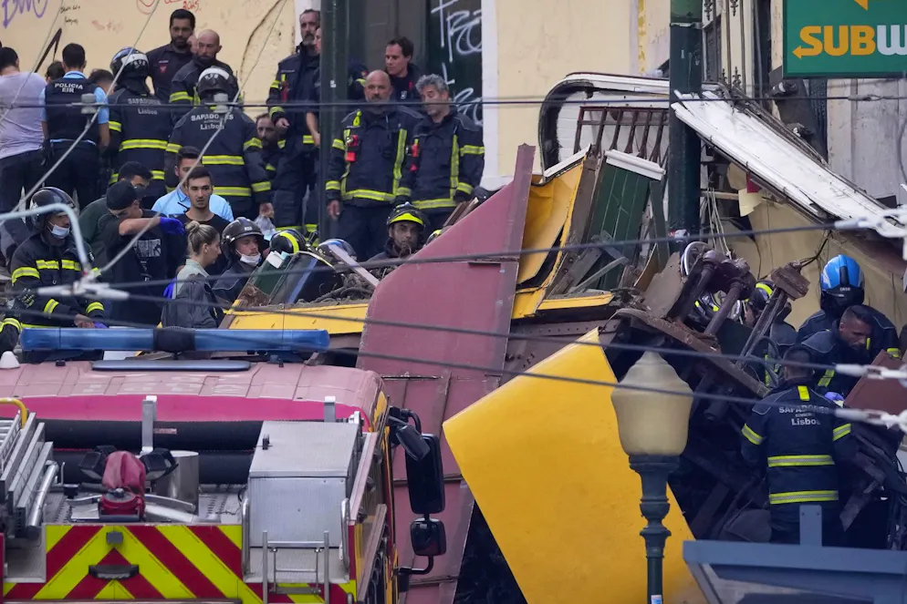 Deraglia la funicolare di Gloria a Lisbona, almeno 3 morti. Squadre di intervento al lavoro sulla celebre funicolare