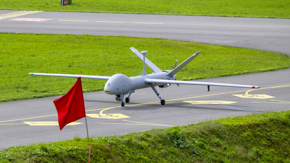 Eine Aufklaerungsdrohne vom Typ ADS 15 am 4. auf dem Militaerflugplatz in Emmen LU.