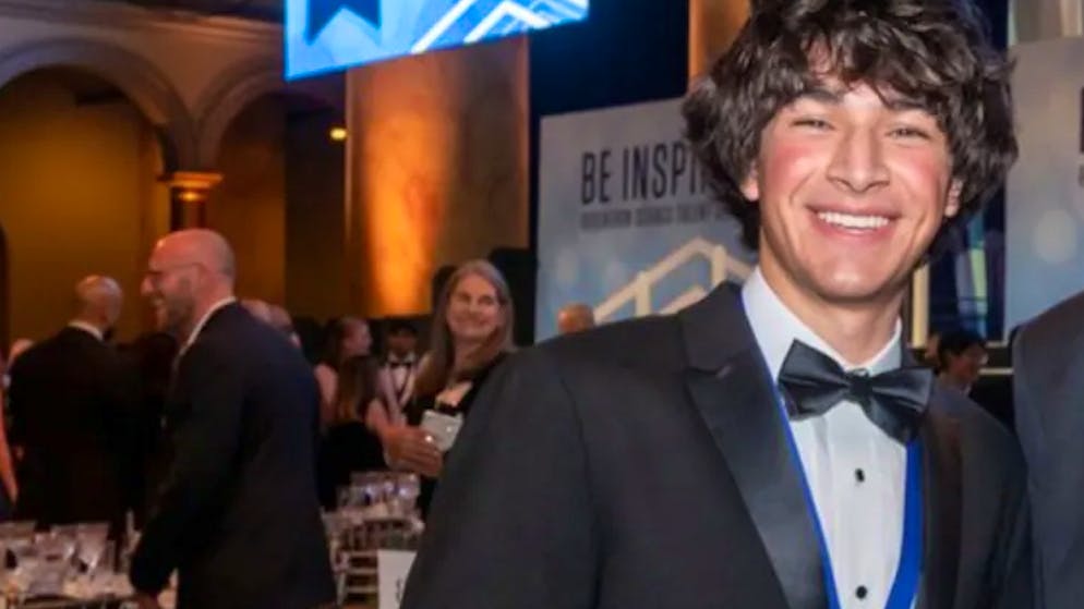 From student to researcher. Teenager baffles astronomers - and discovers 1.5 million celestial objects