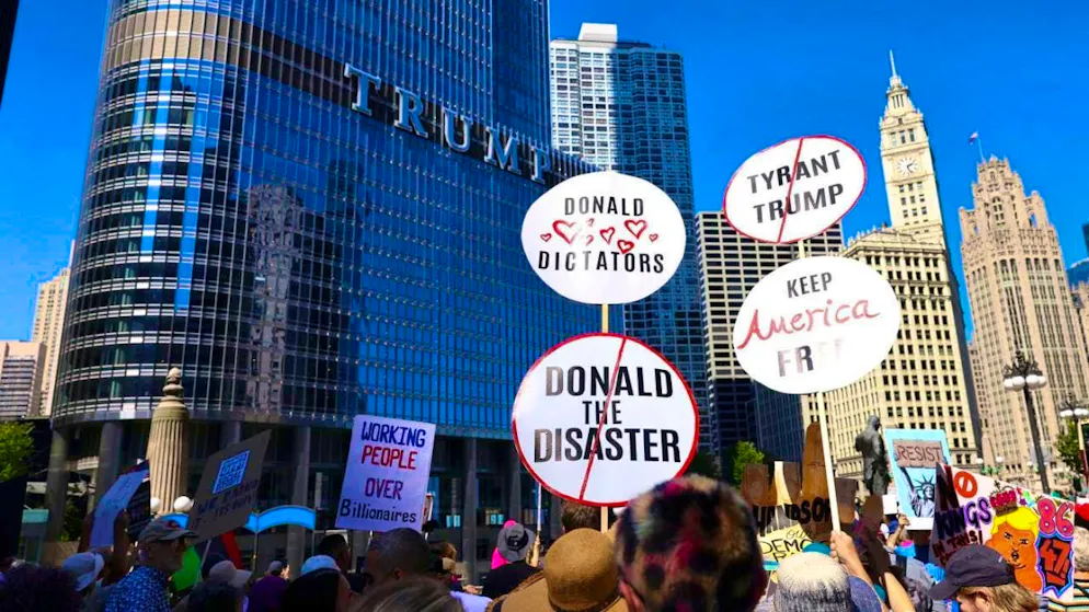 ARCHIVE - People gather for a Labor Day protest in front of Trump Tower in the Loop. The protest is against Trump's announcement to deploy the National Guard and members of ICE in the city. Photo: Anthony Vazquez/Chicago Sun-Times/AP/dpa