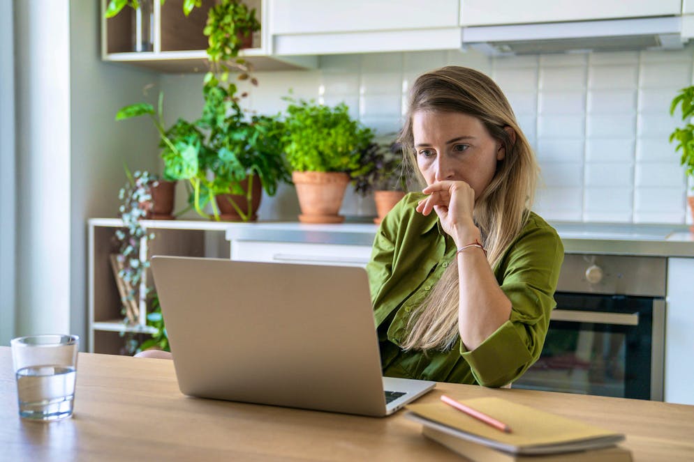 The hormonal change leads to fatigue in many women (symbolic image).