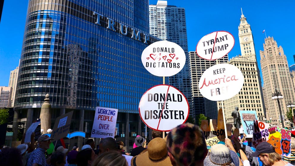 Klage, Verbotszone: Widerstand in Chicago gegen Trump wächst - Gallery. In Chicago gab es jüngst Proteste gegen Trump. (Archivbild)