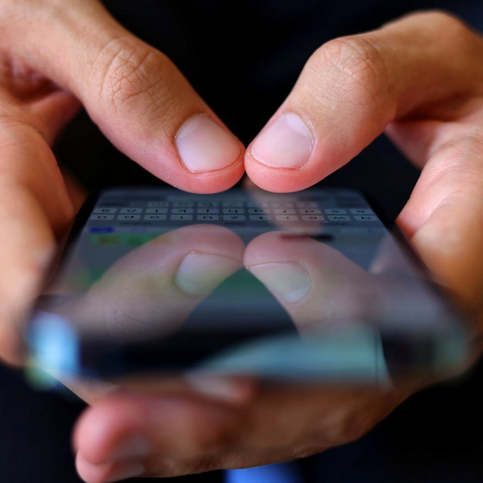 Geräteschäden oder Sicherheitsrisiko. Diese 7 Fehler machst du beim Aufladen deines Handys