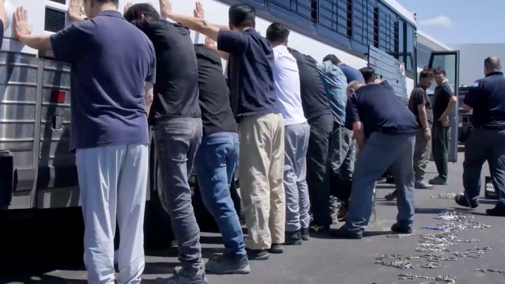 USA merciless. Man is assaulted and injured - police detain him for deportation