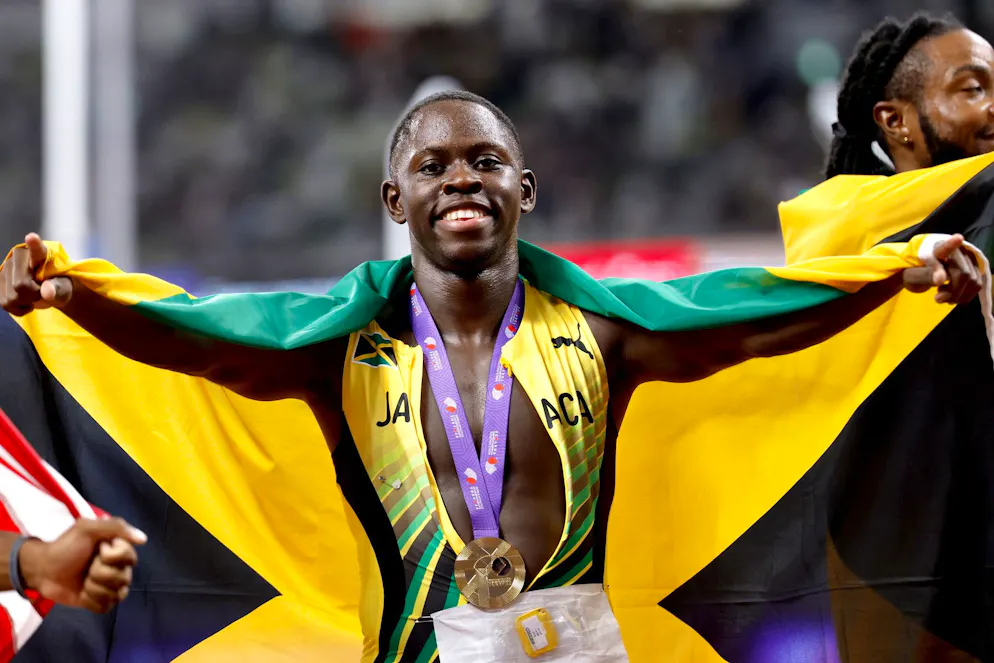 Oblique Seville festeggia dopo aver conquistato l'oro nella gara regina dell'atletica leggera.
