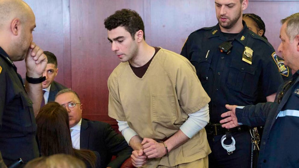 Omicidio del CEO di UnitedHealthcare. Il processo a Luigi Mangione inizierà a dicembre