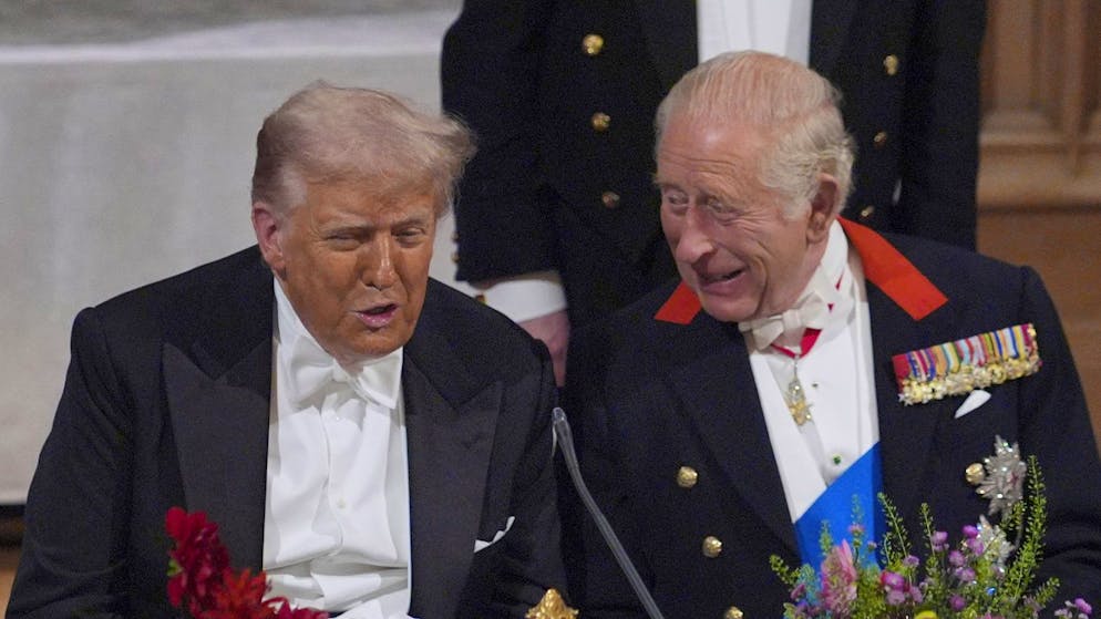 Trump accueilli comme un pape. Oeufs de caille et compliments – «L'un des plus grands honneurs de ma vie»