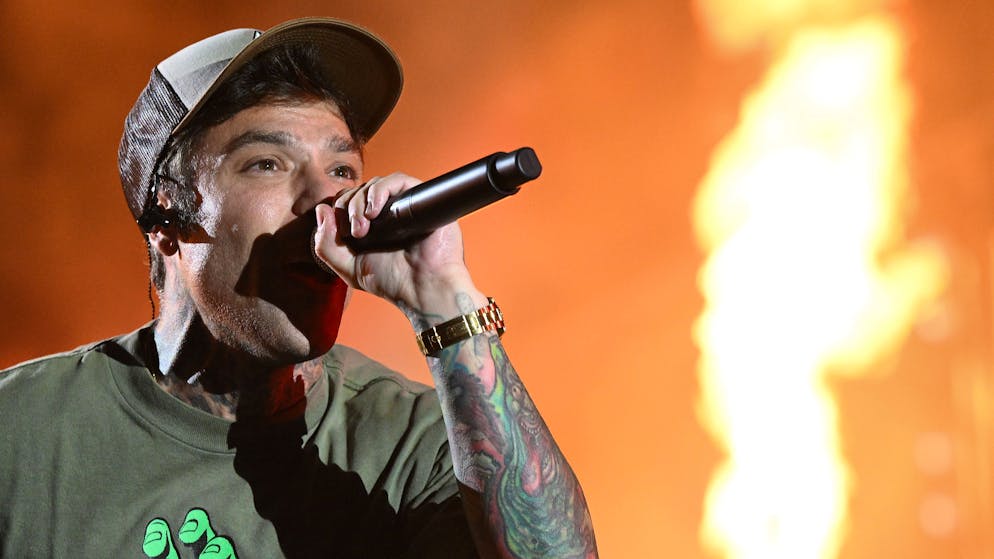 Acceso dibattito sui social. «Sinner purosangue italiano con l'accento di Hitler»: Fedez nella bufera per il nuovo brano