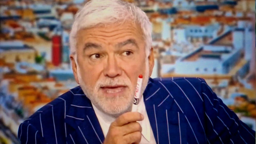 CNews d'«extrême droite»?. Pascal Praud outré: «C'est une déclaration de guerre» et «c'est une honte»