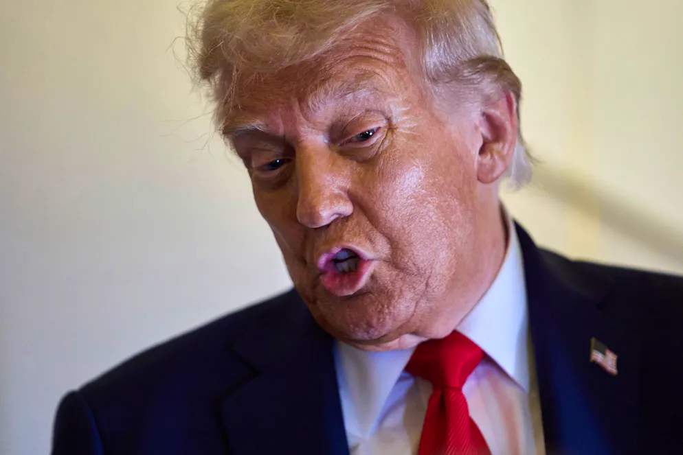 Donald Trump silenzia i media critici.