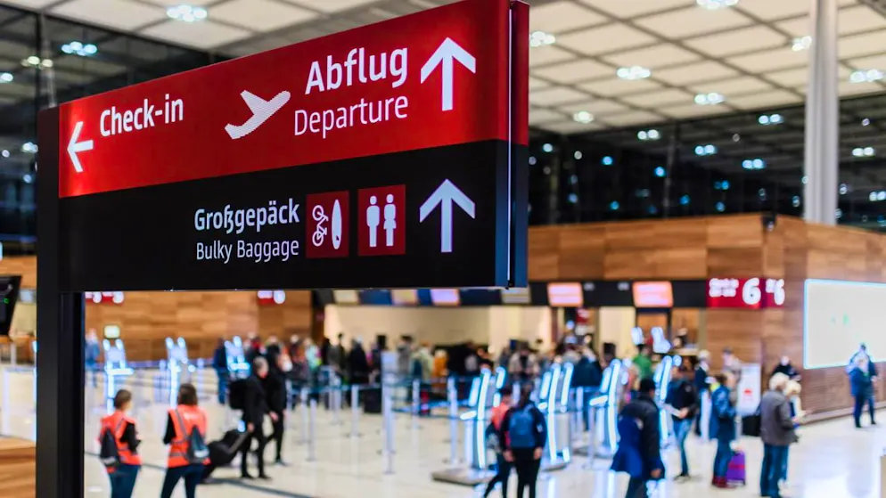 Cancellazioni e ritardi in diversi aeroporti europei in seguito a un attacco informatico. (immagine d'illustrazione)