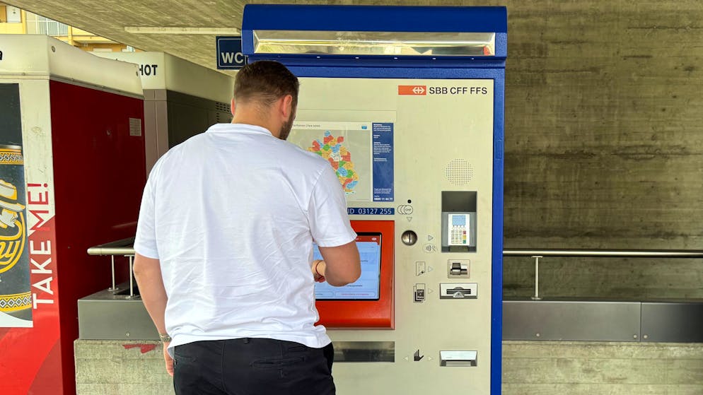 Teething troubles included. Plastic instead of paper tickets: how the new SBB ticket machine works