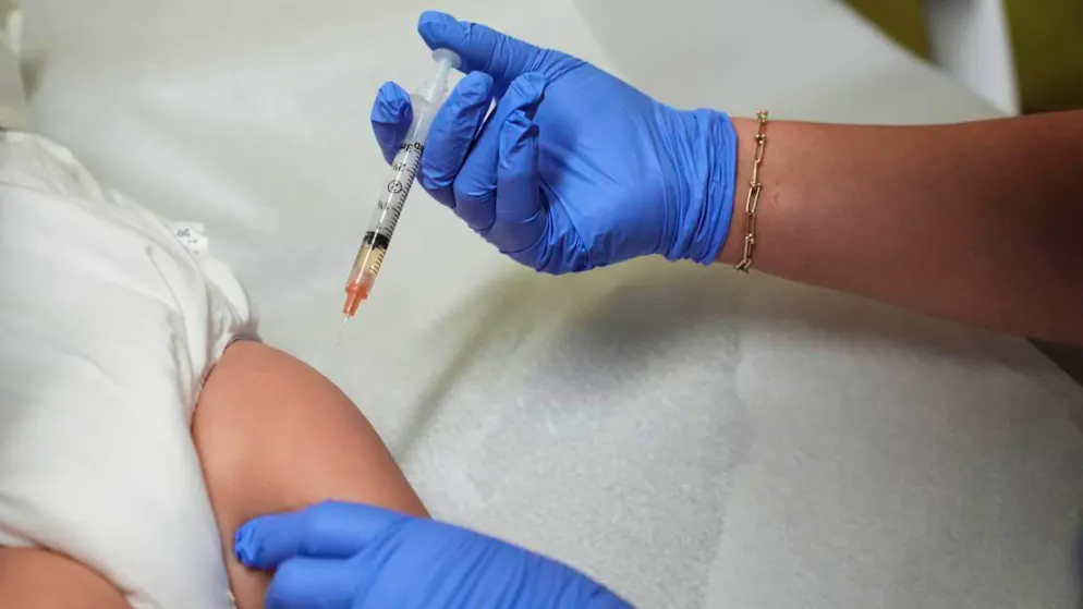 L'OMS e i suoi Stati membri si impegnano a eliminare il morbillo (interrompere la circolazione endemica) mediante un'elevata copertura vaccinale già nella prima infanzia. (Foto archivio)