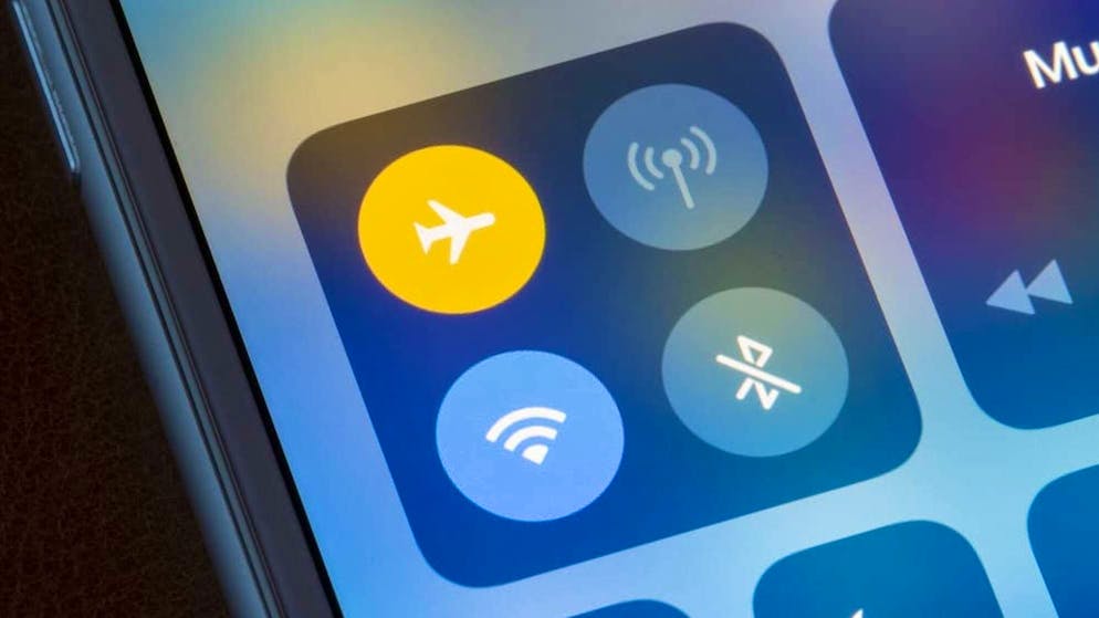 Der Flugmodus eignet sich auch unabhängig von Flügen, um das Handy offline zu schalten.