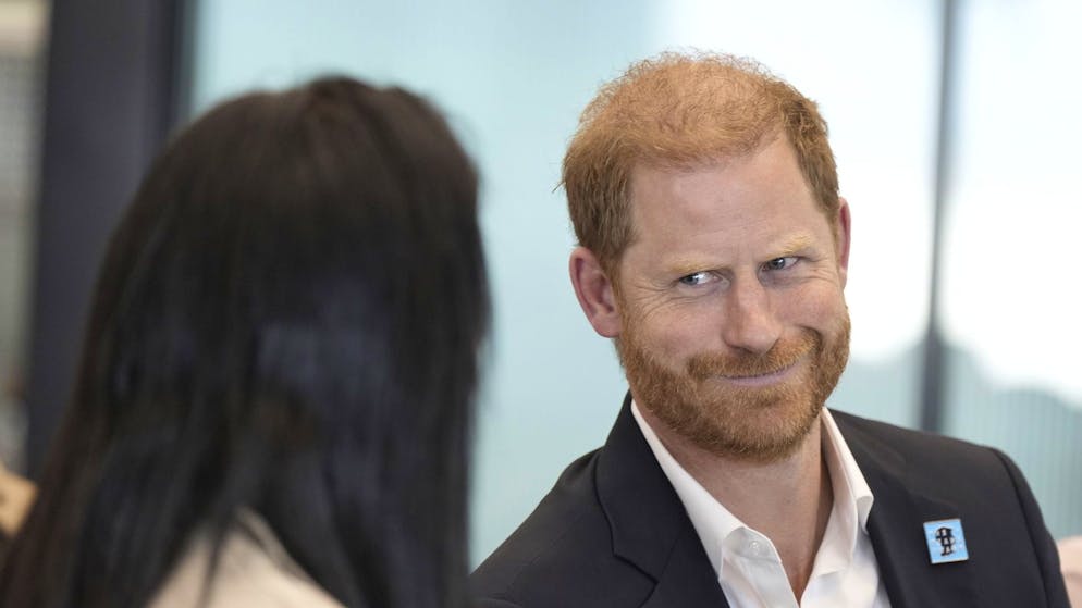 Ecco chi ha incontrato. Una visita segreta del principe Harry durante il suo viaggio nel Regno Unito