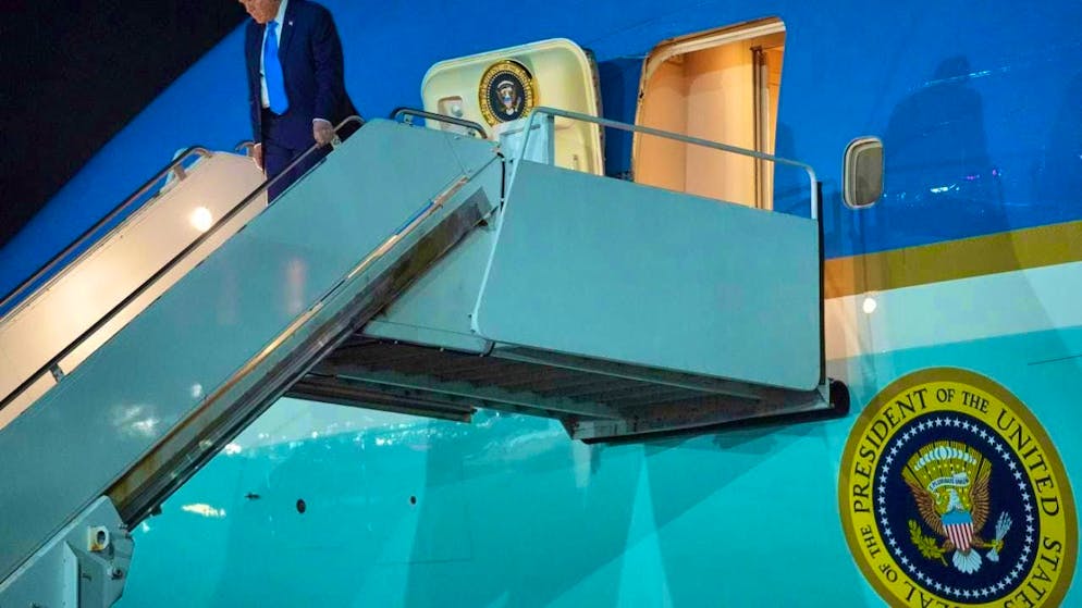 US President Donald Trump arrives on Air Force One at John F. Kennedy International Airport. Photo: Evan Vucci/AP/dpa