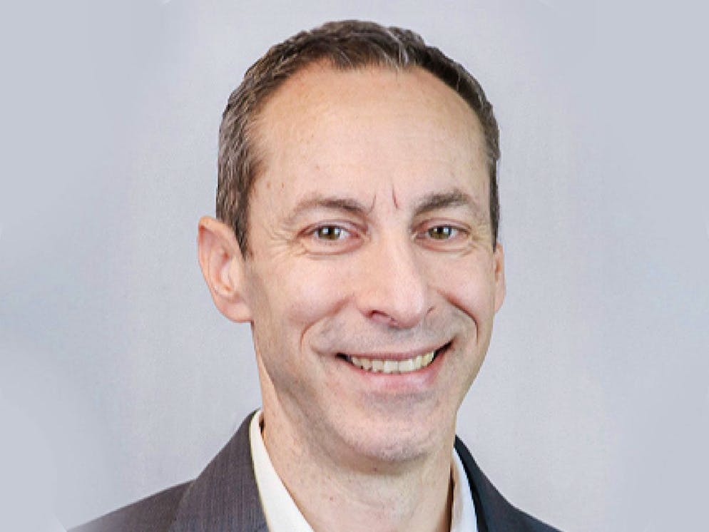 «Chi pianifica in modo intelligente la propria previdenza, può risparmiare sulle imposte e ottenere un duplice vantaggio. Infatti, chi paga le imposte, può anche risparmiare sulle imposte», afferma l'esperto in previdenza Fabio Casadei.