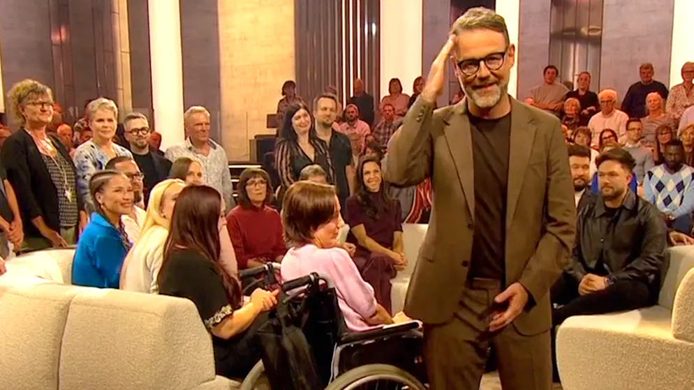 Mehr Humor, weniger Schluchzer. «Happy Day» – Nik Hartmann stolpert mit viel Schalk ins Koller-Erbe