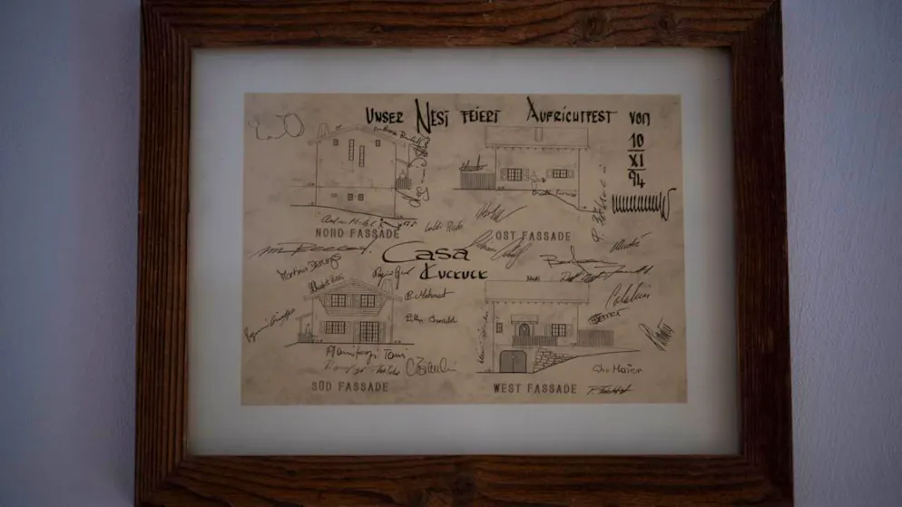 Andare o restare? Il dilemma degli abitanti di Brienz - Gallery. Un disegno della casa a Brienz/Brinzauls di Franziska e René Bötschi. La coppia l'ha costruita nel 1994, quando viveva ancora a Kloten. Il loro desiderio era quello di vivere la pensione nella Valle dell'Albula.
