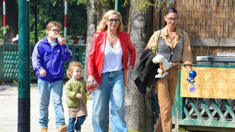 Ecco cosa è successo. Belen Rodríguez furiosa in strada con i paparazzi: «Lasciate in pace me e Luna Marì!»