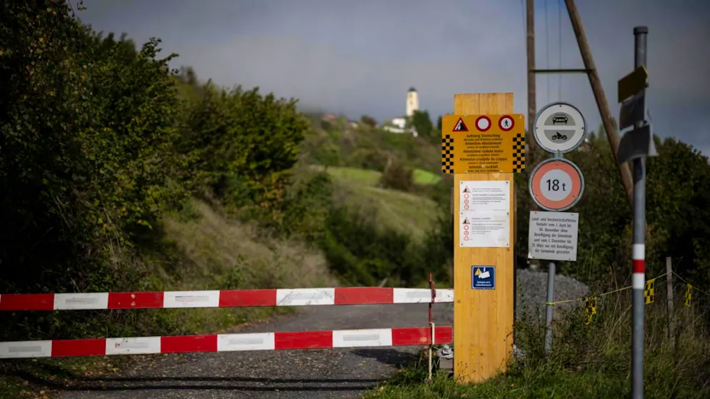 Andare o restare? Il dilemma degli abitanti di Brienz - Gallery. Il 17 novembre 2024 il paese è stato sfollato per la seconda volta. Quando le condizioni di sicurezza lo permettono gli abitanti possono visitare il villaggio durante il giorno.