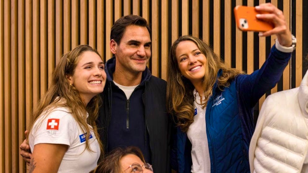 Célia Dupré (pictured far left at the Olympic meeting with Roger Federer) has every reason to be happy: first World Championship medal.