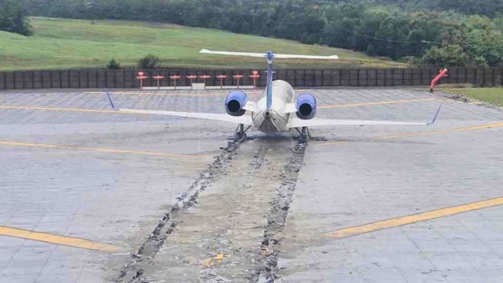 Landung geht beinahe schief. Spezialbeton bewahrt US-Flug vor Katastrophe