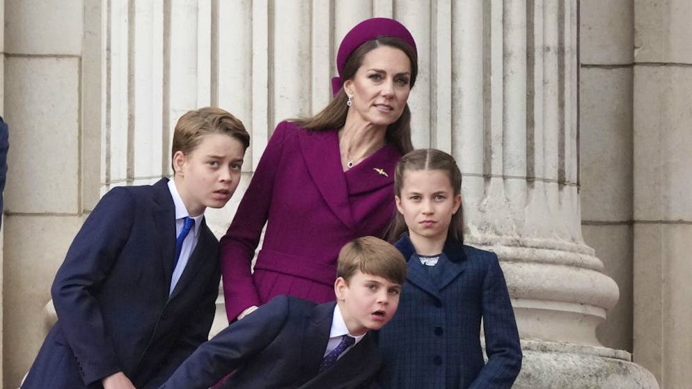 Ma William non c'è. Visita reale a Hogwarts: la principessa Kate e i figli sul set di Harry Potter