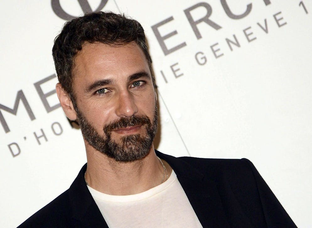 Raoul Bova di nuovo al centro dell'attenzione mediatica.