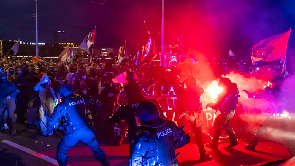 Genève. Gaz lacrymogènes et jets d’eau : heurts entre forces de l’ordre et manifestants pro-Gaza