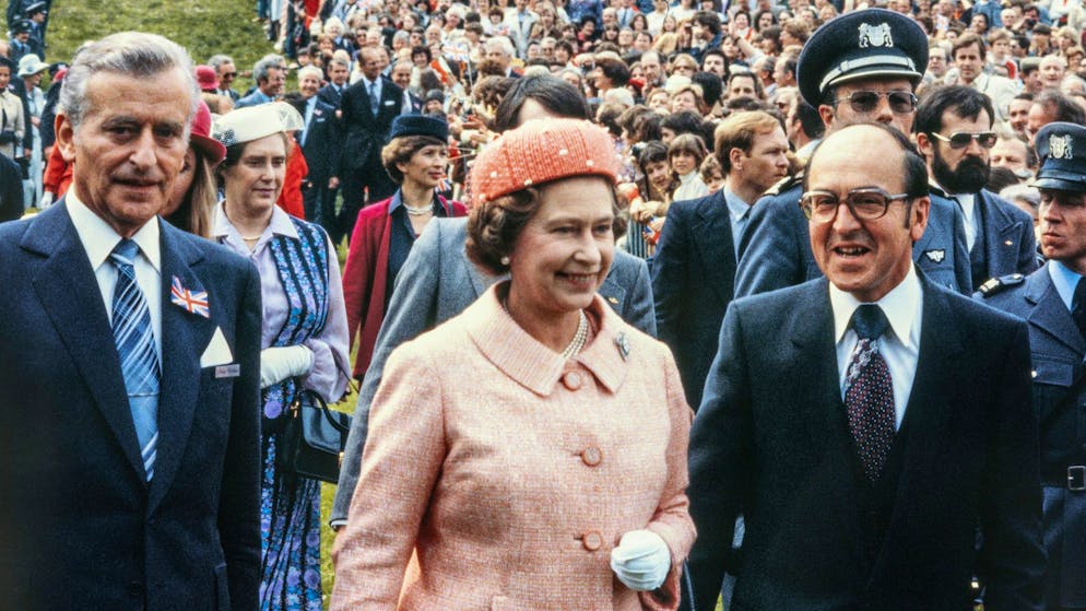 Defensive Confederates and cantonal elitism. Why has Switzerland never been ruled by a king?