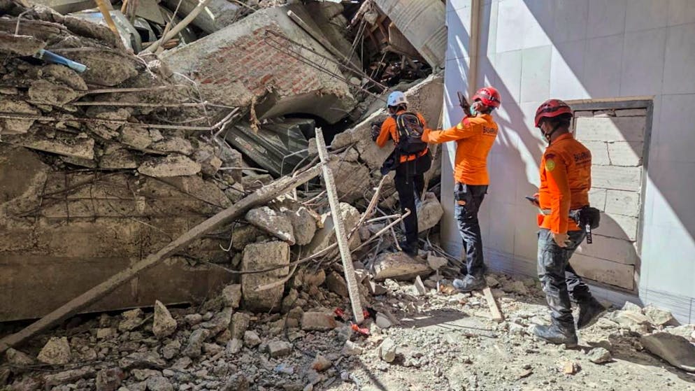 Un lourd bilan est à craindre. Ecole effondrée en Indonésie : «Il n'y a plus aucun signe de vie»