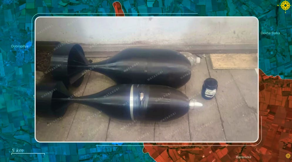 I russi restano accerchiati a est di Pokrovsk. ... droni più grandi distruggono l'intero edificio con tali munizioni.