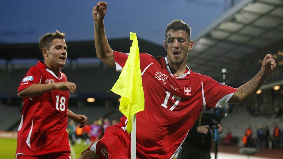 Frank Feltscher (r.) und Amir Abrashi bejubeln an der U21-EM 2011 das 3:0 gegen Weissrussland. Abrashi lief wenig später für Albanien auf, Feltscher für Venezuela. 
