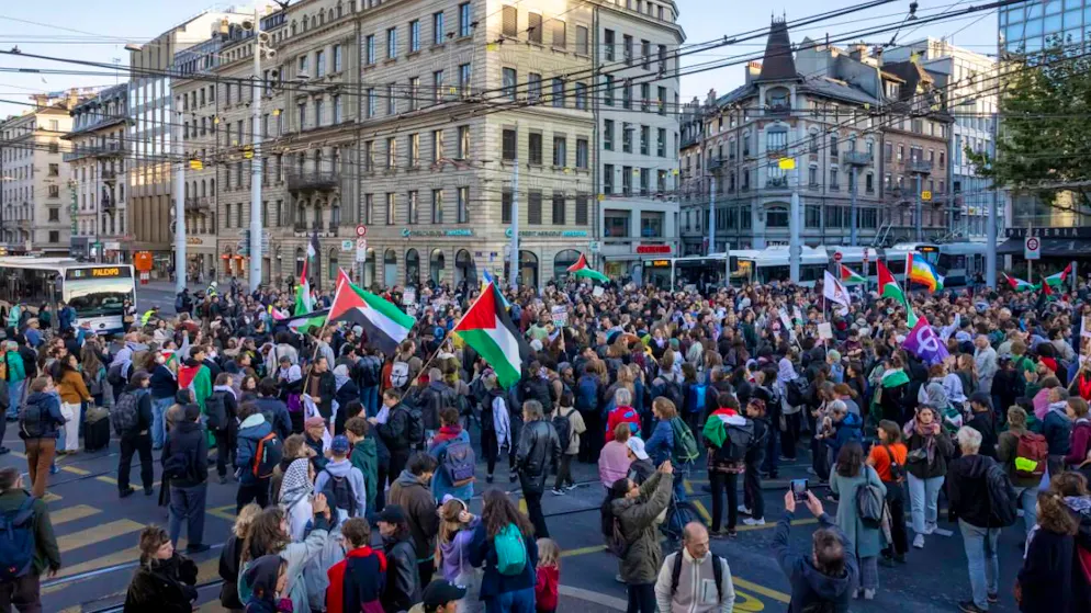 "Free free Palestine", scandaient les manifestants réunis sur la place Lise Girardin.