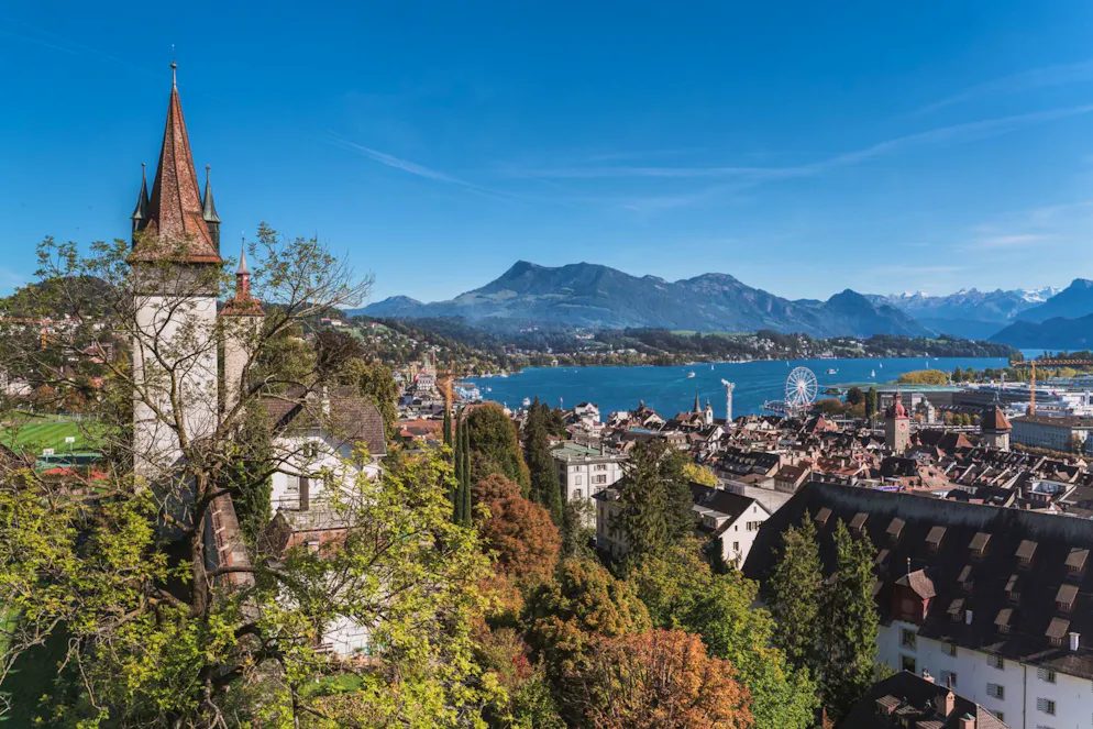 Lucerne. La Museggmauer offre les meilleures vues. Derrière, il y a beaucoup à découvrir à la ferme Hinter Musegg Hof.