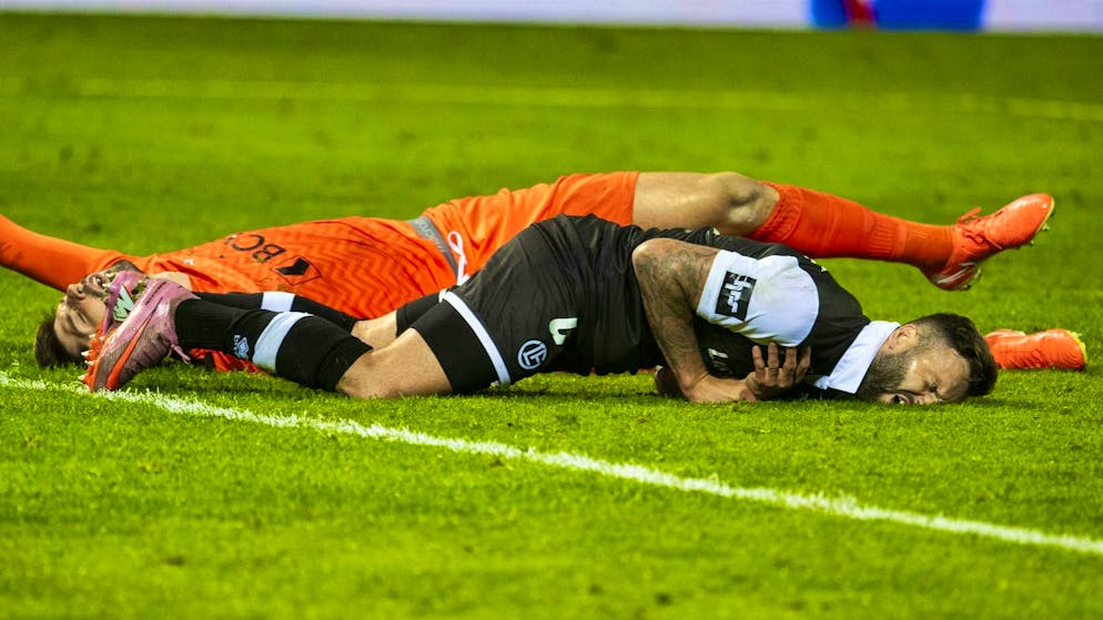 L'ala del Lugano Steffen è stato ricoverato immediatamente dopo il fallo sul portiere del Losanna Letica.