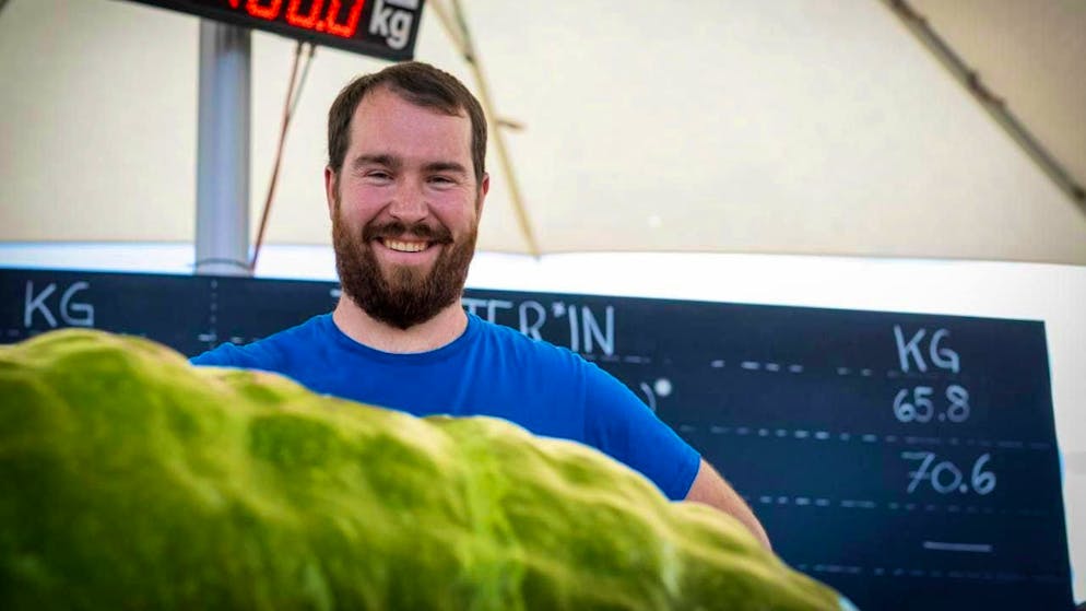 Florian Isler is the 2025 Swiss pumpkin weighing champion.