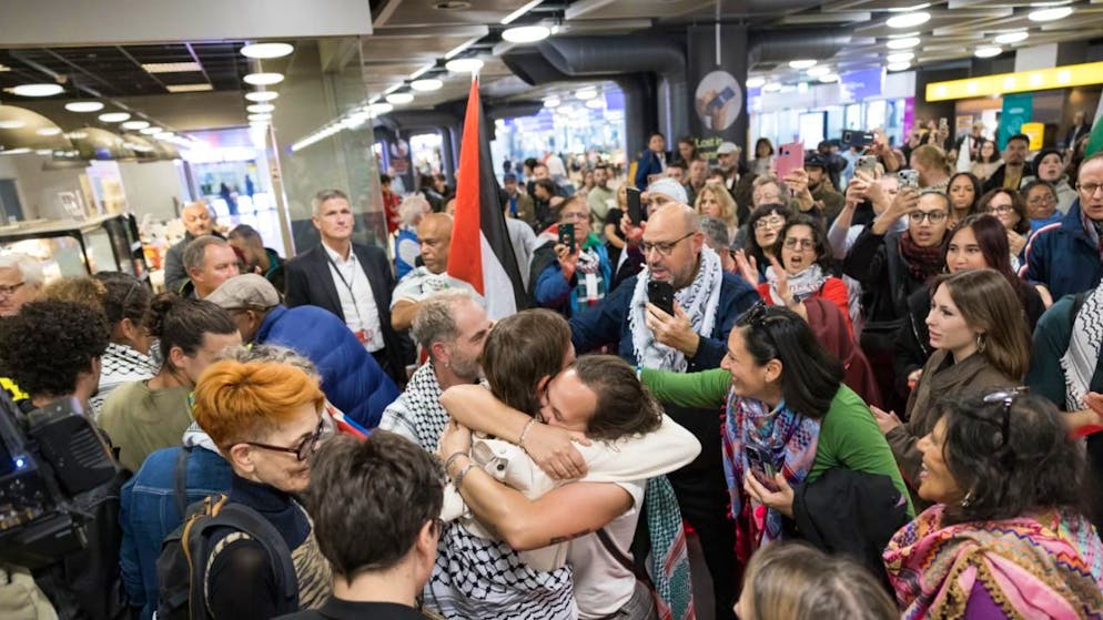 Des membres suisses de la flottille pour Gaza sont rentrés dimanche après-midi en Suisse, où ils ont été accueillis à l'aéroport de Genève.
