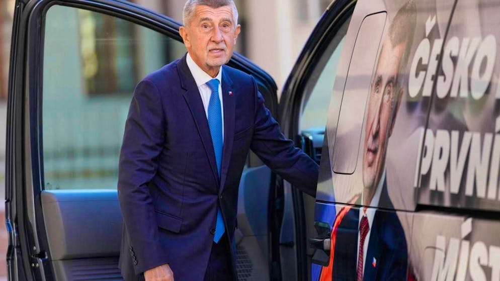 The leader of the opposition movement "ANO" (JA), Andrej Babis, leaves the building after a meeting with the President of the Czech Republic. Photo: Darko Bandic/AP/dpa