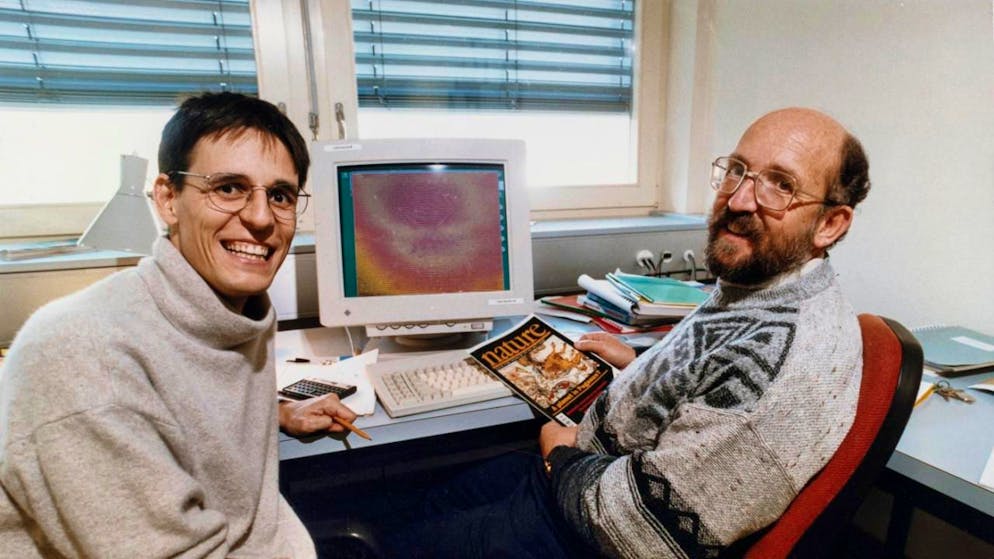 Gli astronomi svizzeri, Michel Mayor (a des.) e Didier Queloz, scopritori del primo esopianeta.