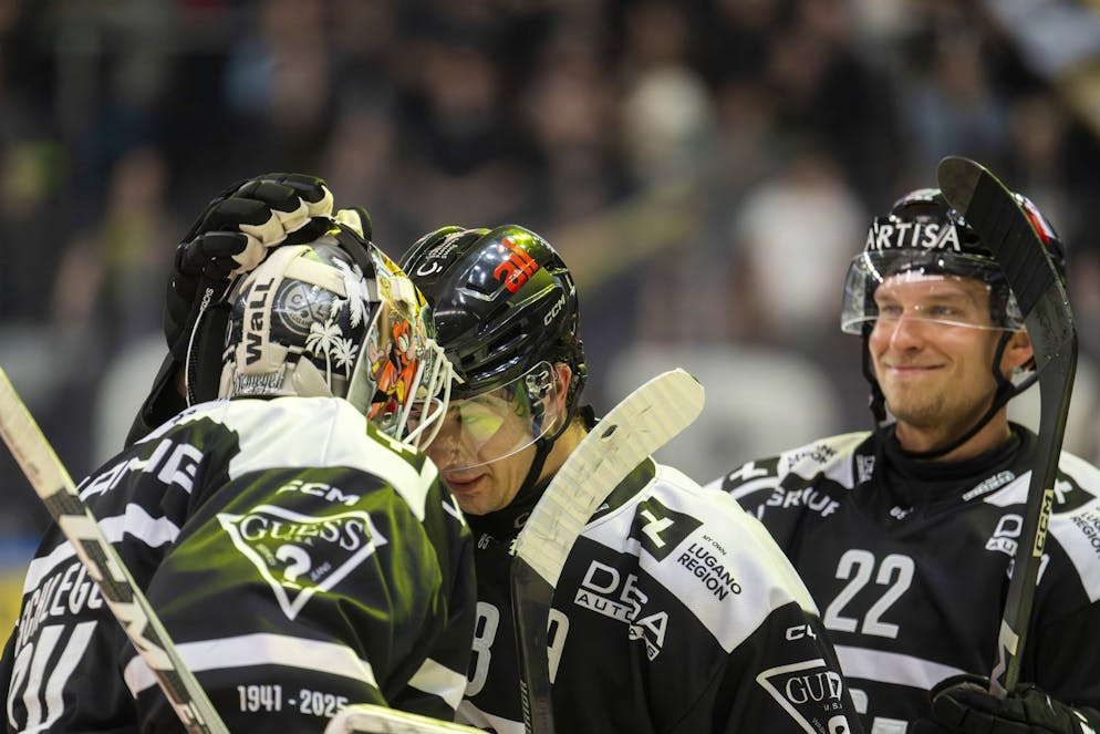 I bianconeri festeggiano il successo in casa.