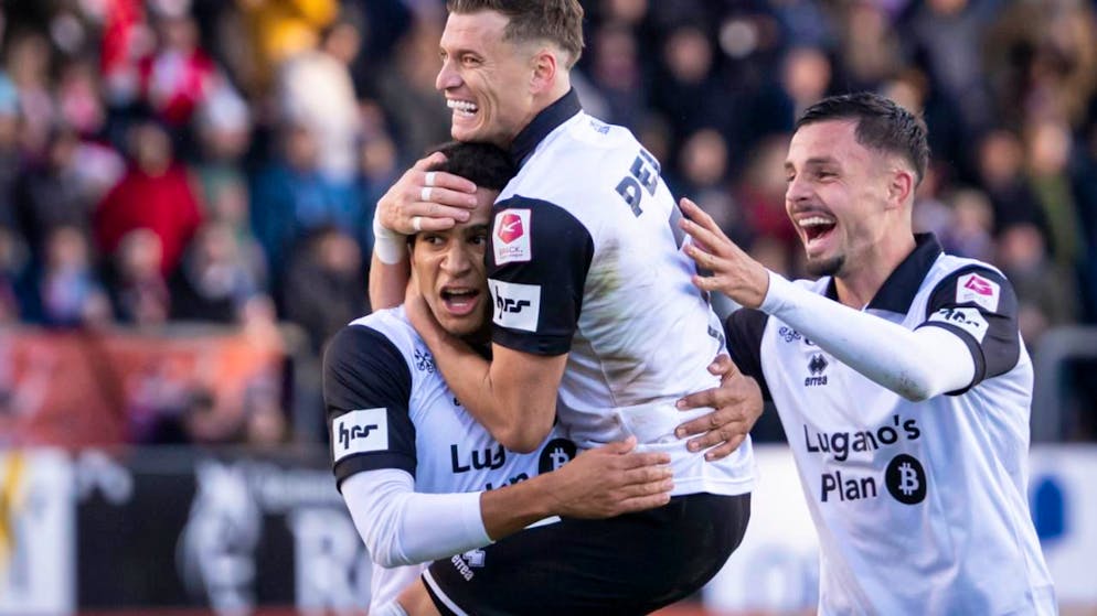 Yanis Cimignani jubelt mit Ezgjan Alioski und Uran Bislimi über sein Tor zum 2:4