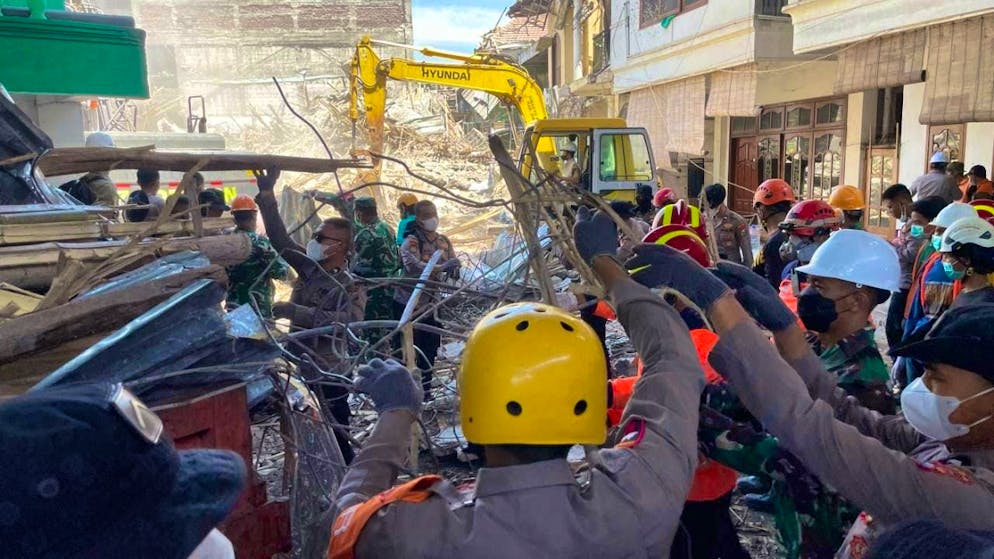 Rescue workers clear the rubble of a collapsed building at an Islamic boarding school as they search for victims. Photo: Trisnadi/AP/dpa