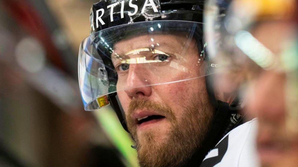 Linus Omark gleicht im Finish innerhalb von 105 Sekunden vom 2:4 zum 4:4 aus für Lugano gegen Kloten