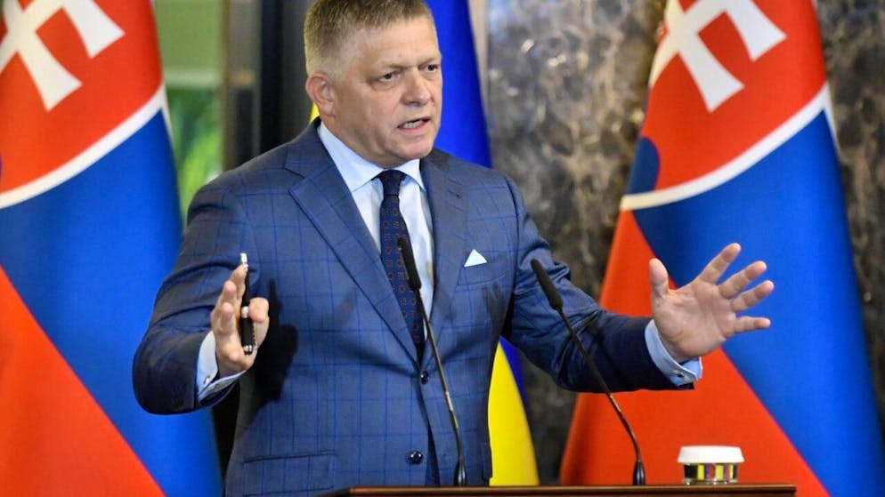 ARCHIV - Der slowakische Ministerpräsident Robert Fico spricht während einer Pressekonferenz (Archivbild). Foto: Roman Hanc/TASR/dpa