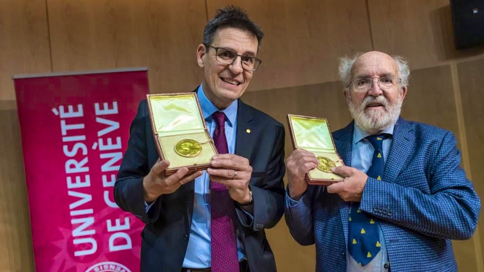 The discovery that earned the two Swiss researchers Didier Queloz (left) and Michel Mayor (right) the Nobel Prize was made 30 years ago. (archive picture)