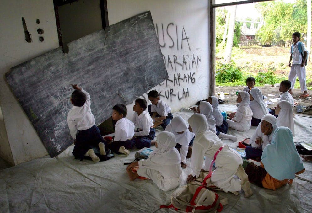 Les premières constatations de l'enquête évoquent des problèmes structurels et un bâtiment qui ne répond pas aux normes de construction, selon des experts.