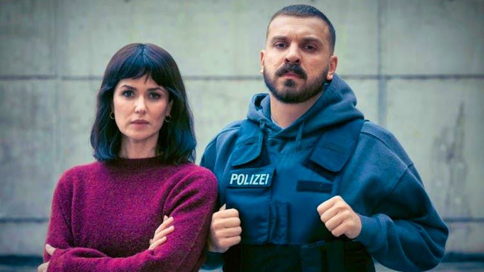 Two exciting acting faces make up the new "Tatort" investigative team from Frankfurt: Melika Foroutan and Edin Hasanovic work on old cases as Maryam Azadi and Hamza Kulina in the basement of their police station.